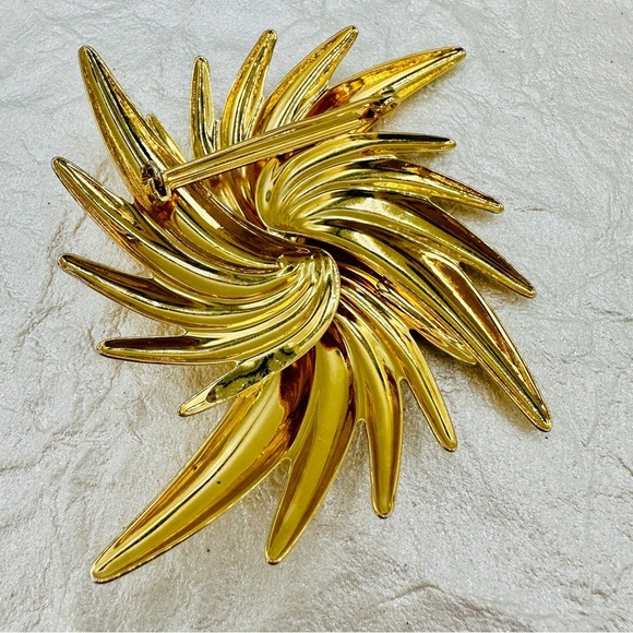 Vintage Large Starburst Brooch Pin Spiral Gold Tone 80s 90s Glam Statement Deco - Picture 3 of 9